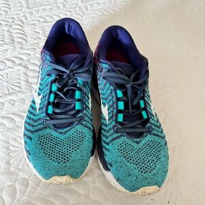 Mizuno Women's Blue and Purple Athletic Shoes